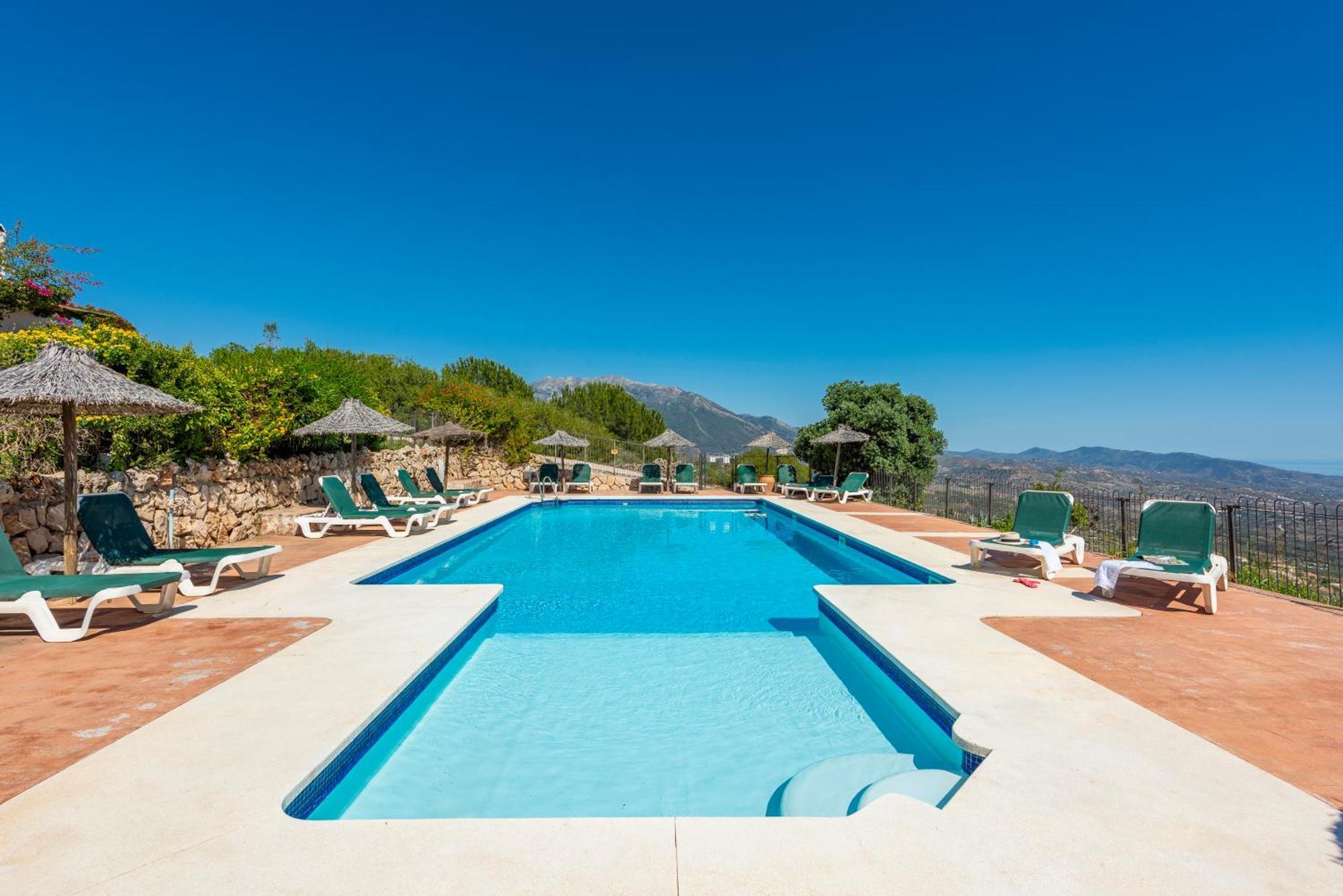 Cantueso Holiday Park Periana Exteriör bild